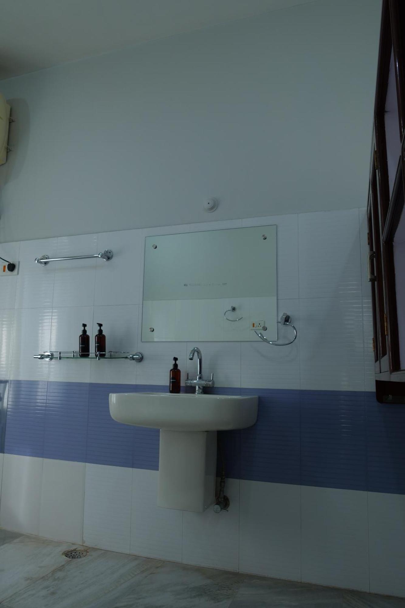 Joy'S Bnb Imphal Bagian luar foto